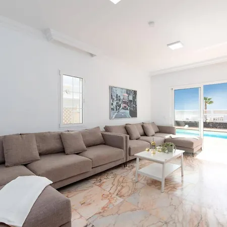 Siesta By ヴィラ *